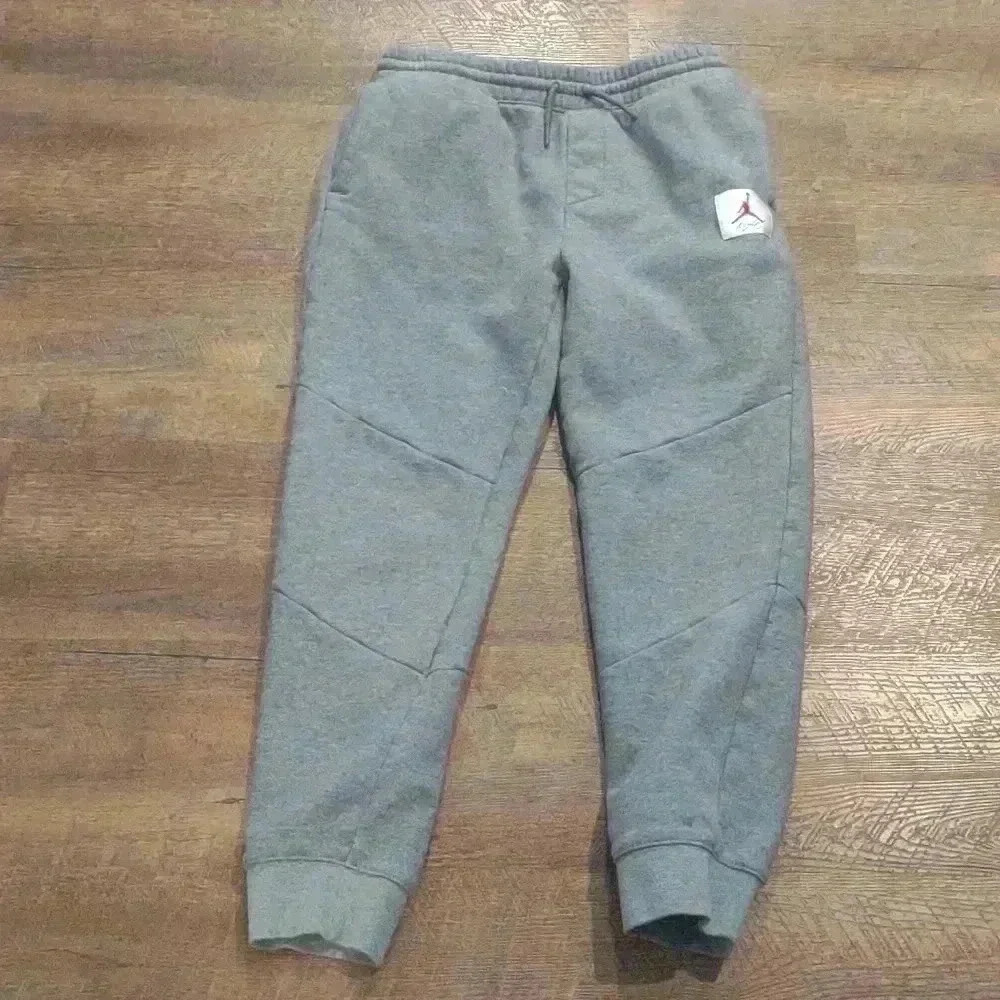 EUC Jordan Flight gray joggers boys xlarge